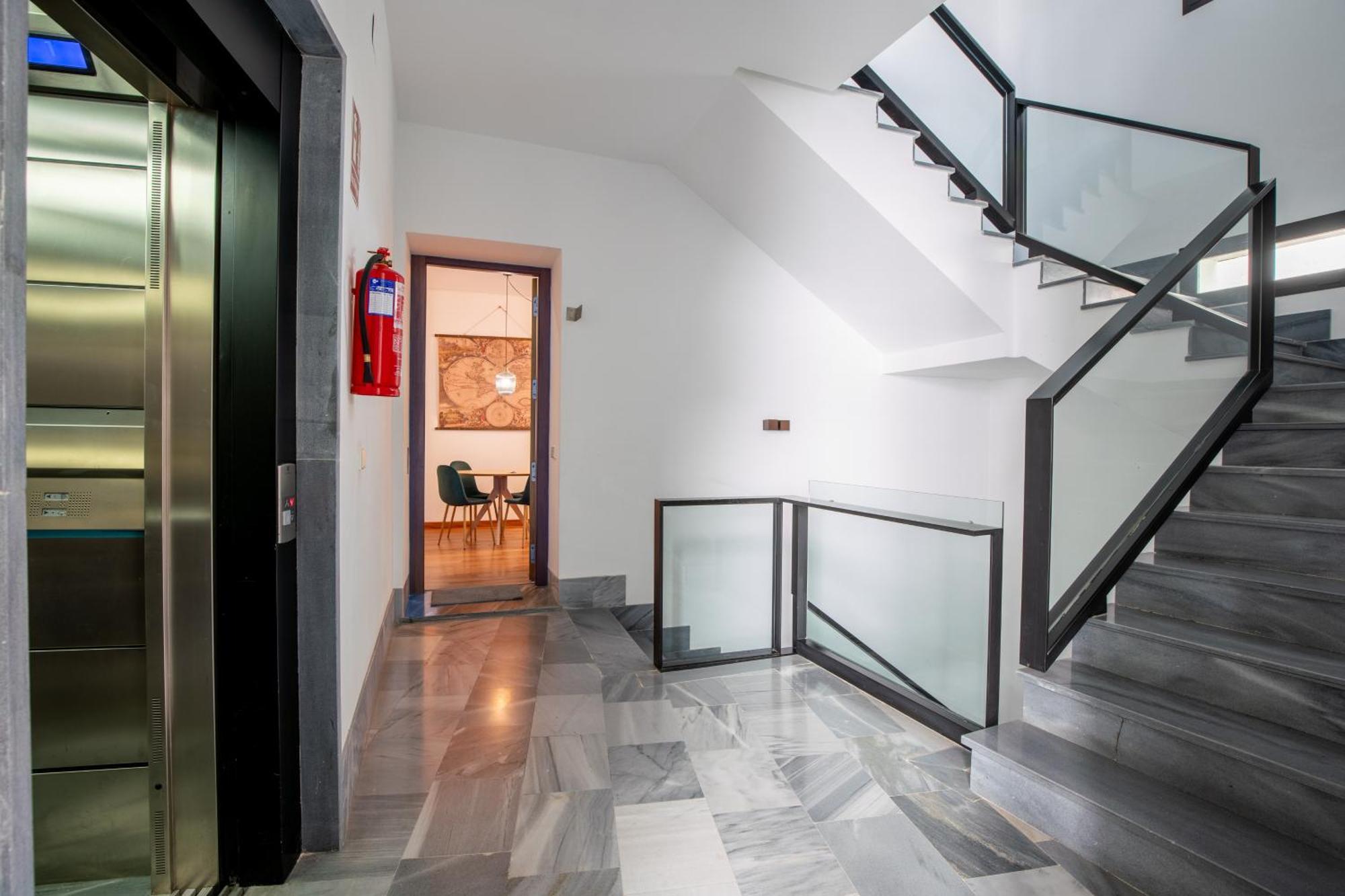 Ry Aparcamiento Incluido Junto A Catedral Ideal Parejas Seville Ngoại thất bức ảnh